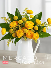 Copa Dorada con Ranúnculos